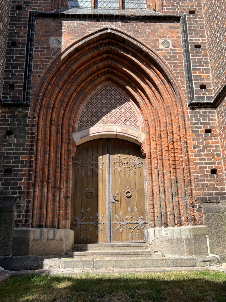 Seiteneingang am Schweriner Dom