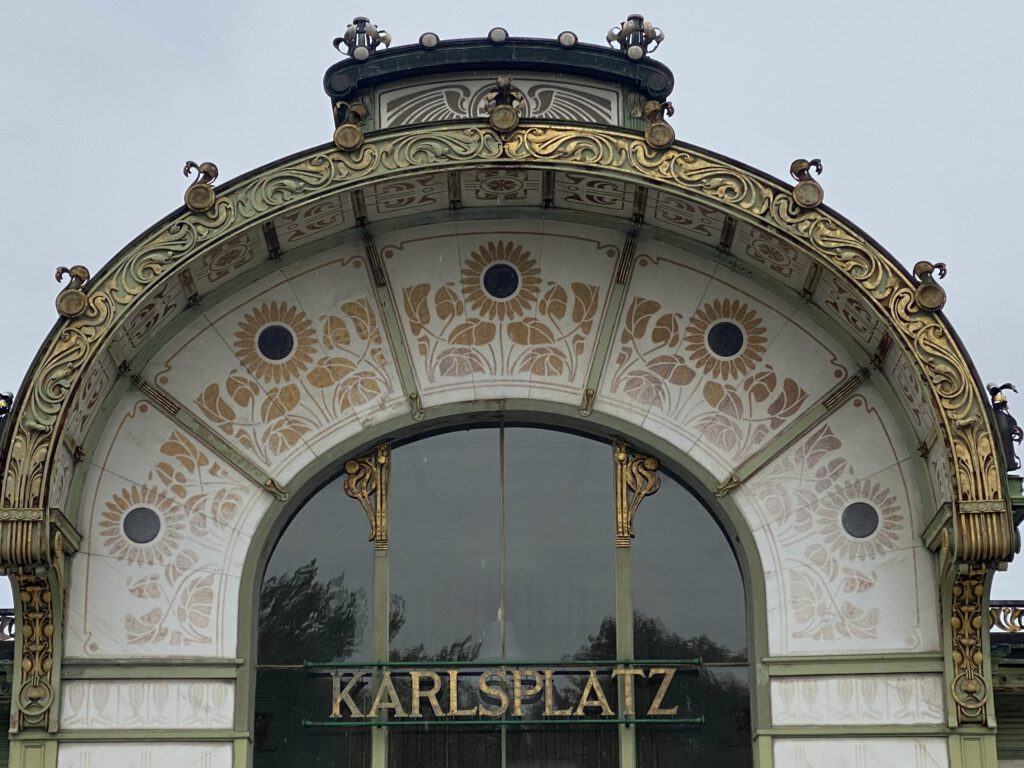 Jugendstil am Karlsplatz