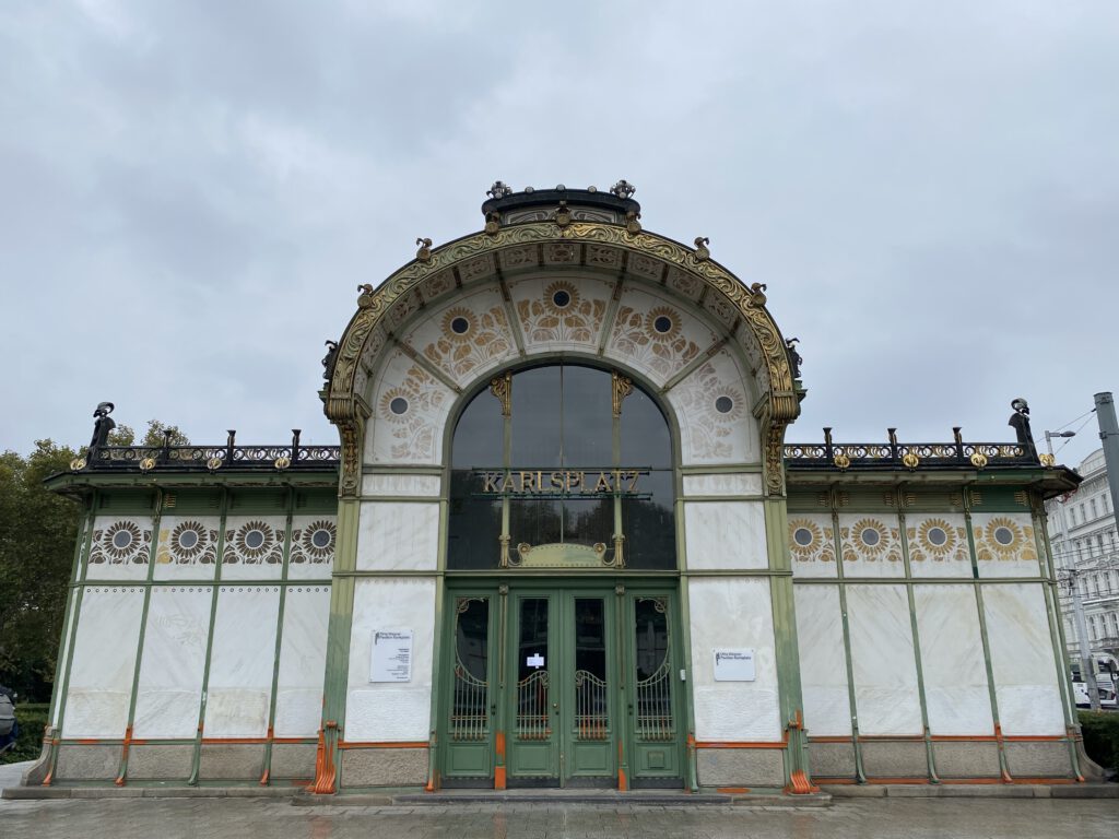 Haltestelle Karlsplatz