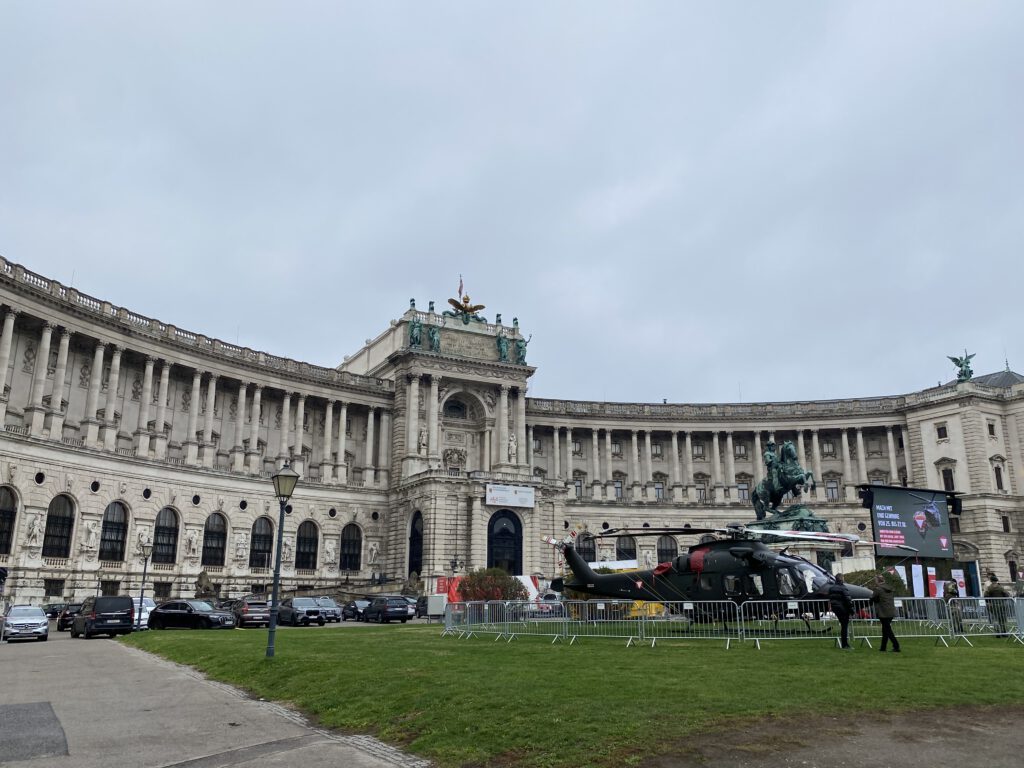 Hofburg mit Heldenplatz