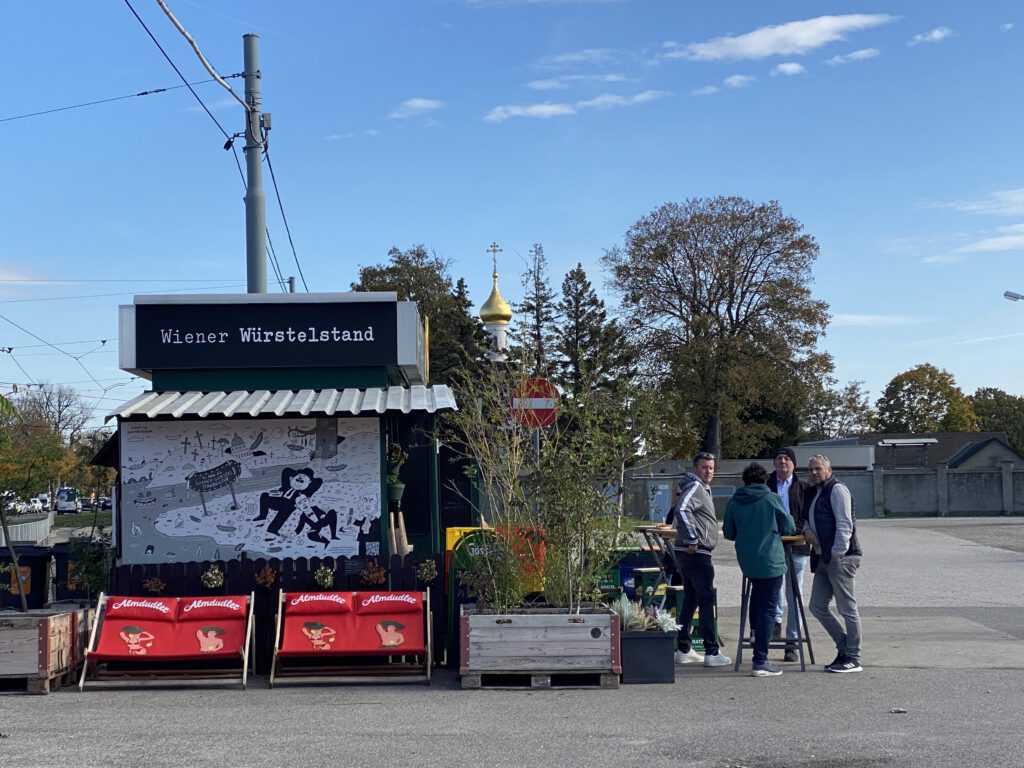 Wiener Würstlstand am Zentralfriedhof