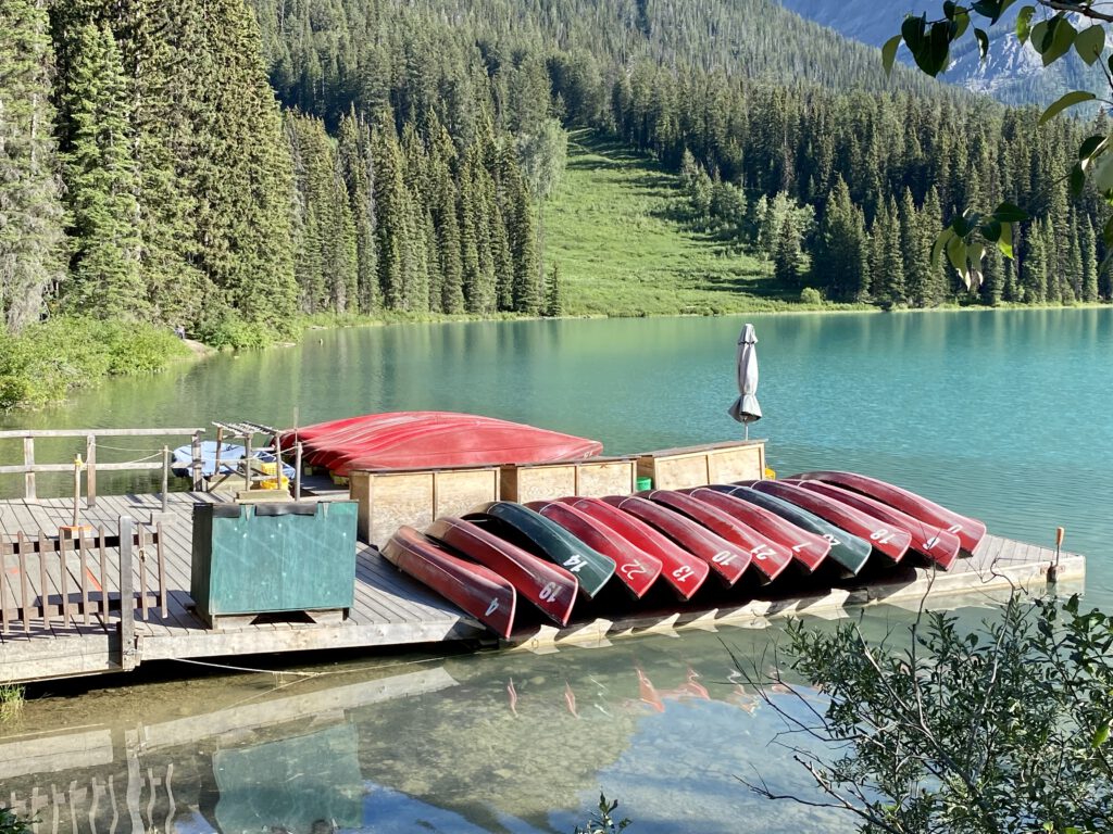Kanus am Emerald Lake