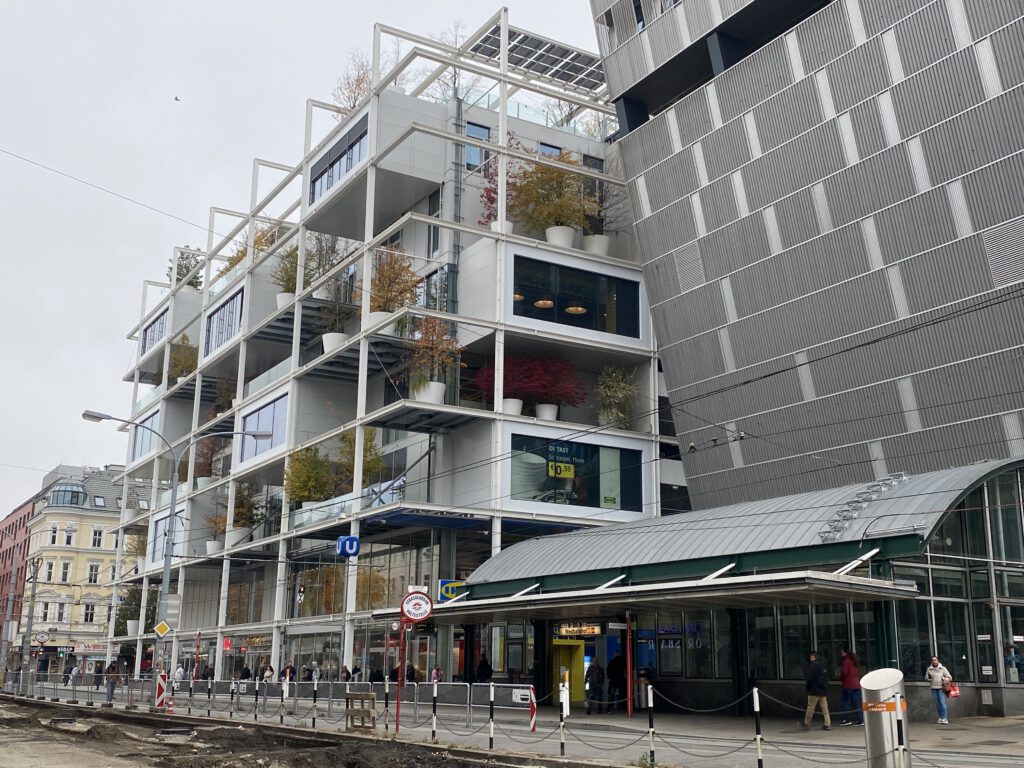 Ikeahaus am Westbahnhof