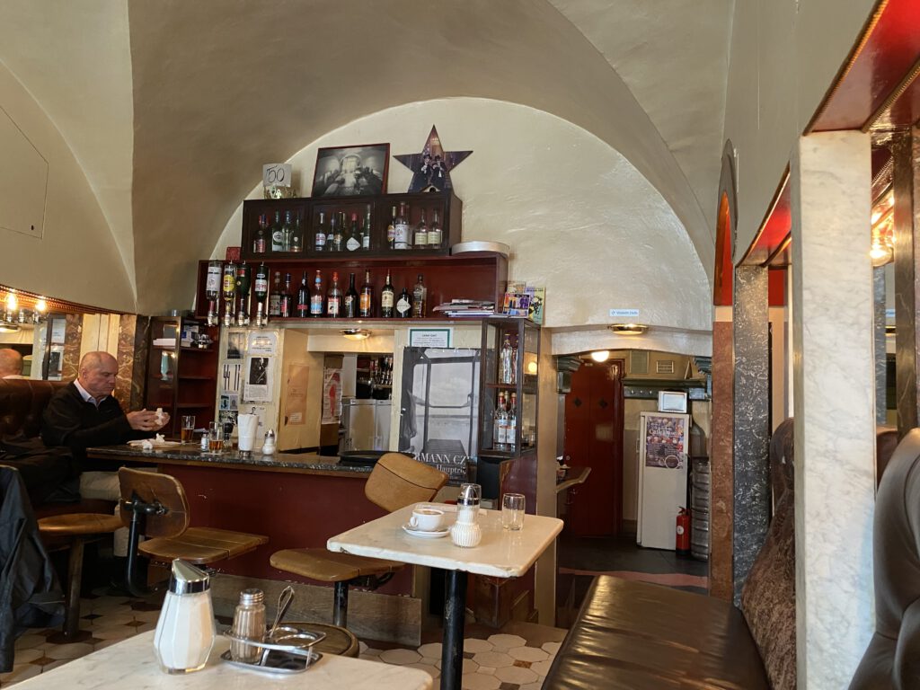 Kleines Café Wien innen