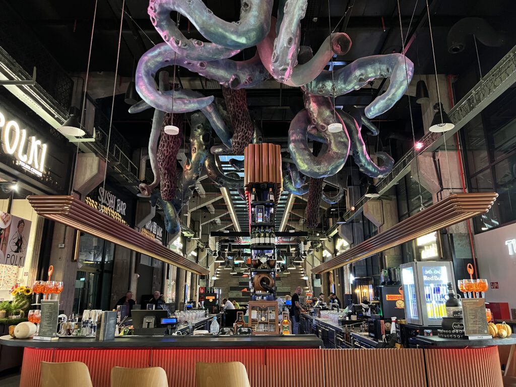 Montownia Foodhall mit Halloween Deko