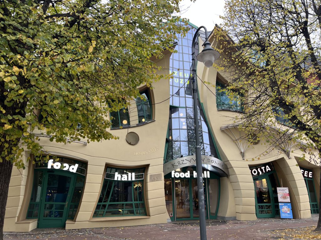 schiefes Haus in Sopot