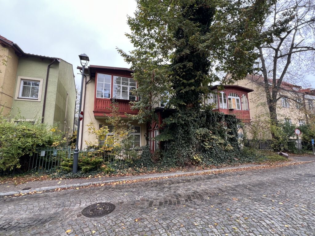 Wohnhaus in Sopot mit Holzerker