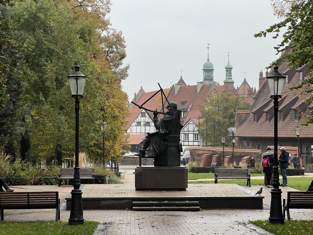 Heveliusplatz mit Hevelius Denkmal