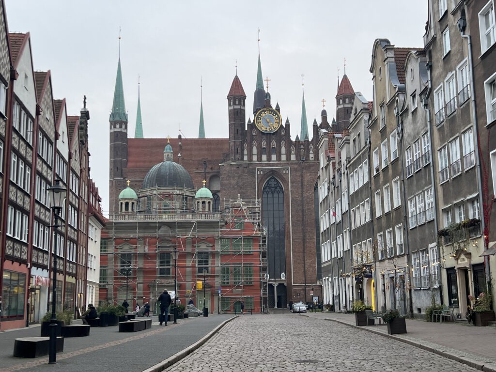 Königliche Kapelle mit Marienkirche im Hintergrund