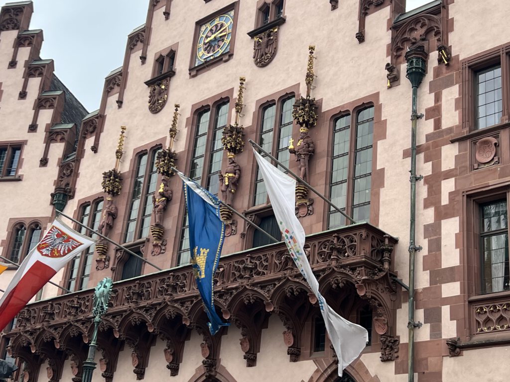 Fahnen am Römer in Frankfurt