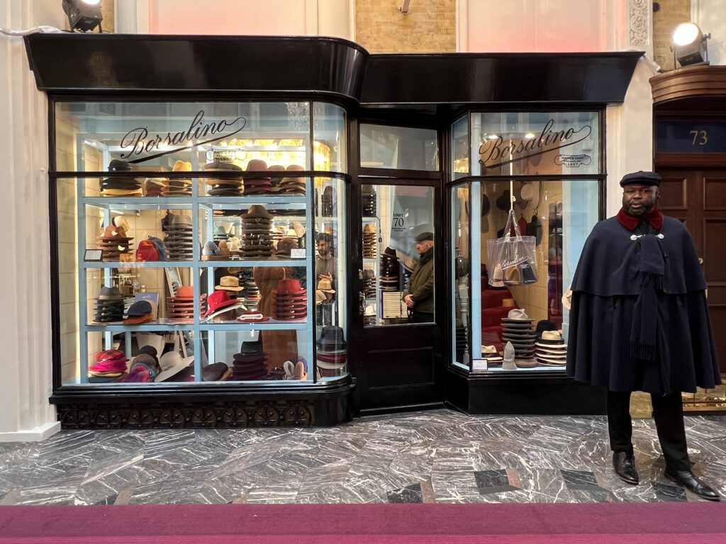 Hutgeschäft in London