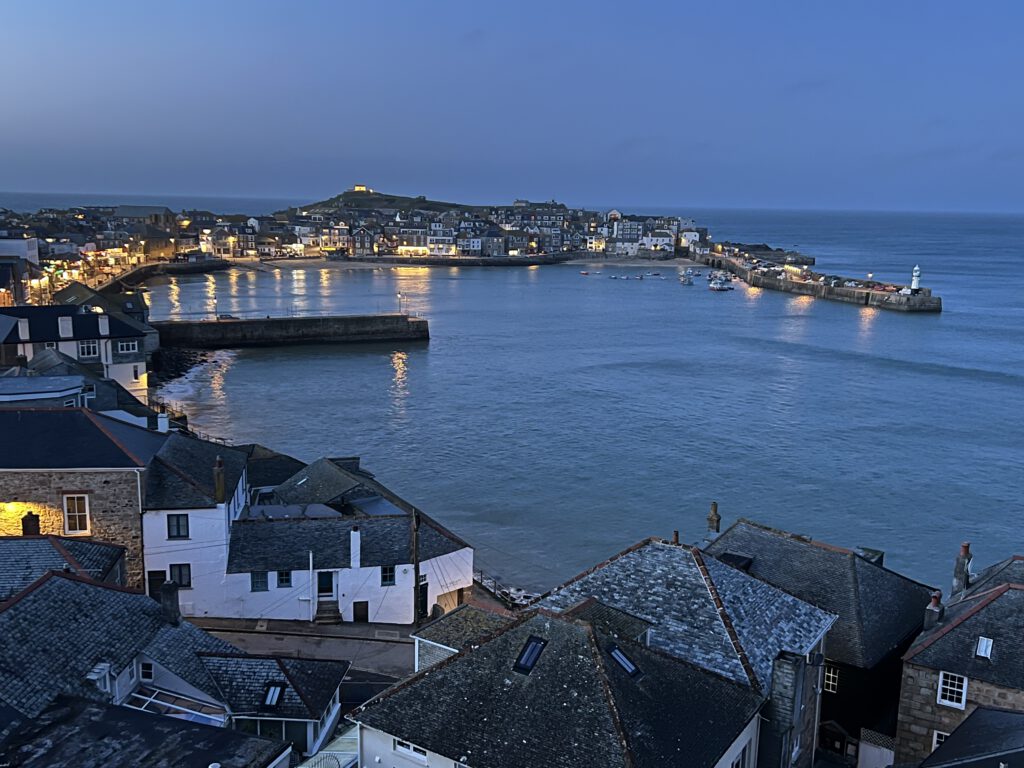 Hafen St. Ives bei Dunkelheit
