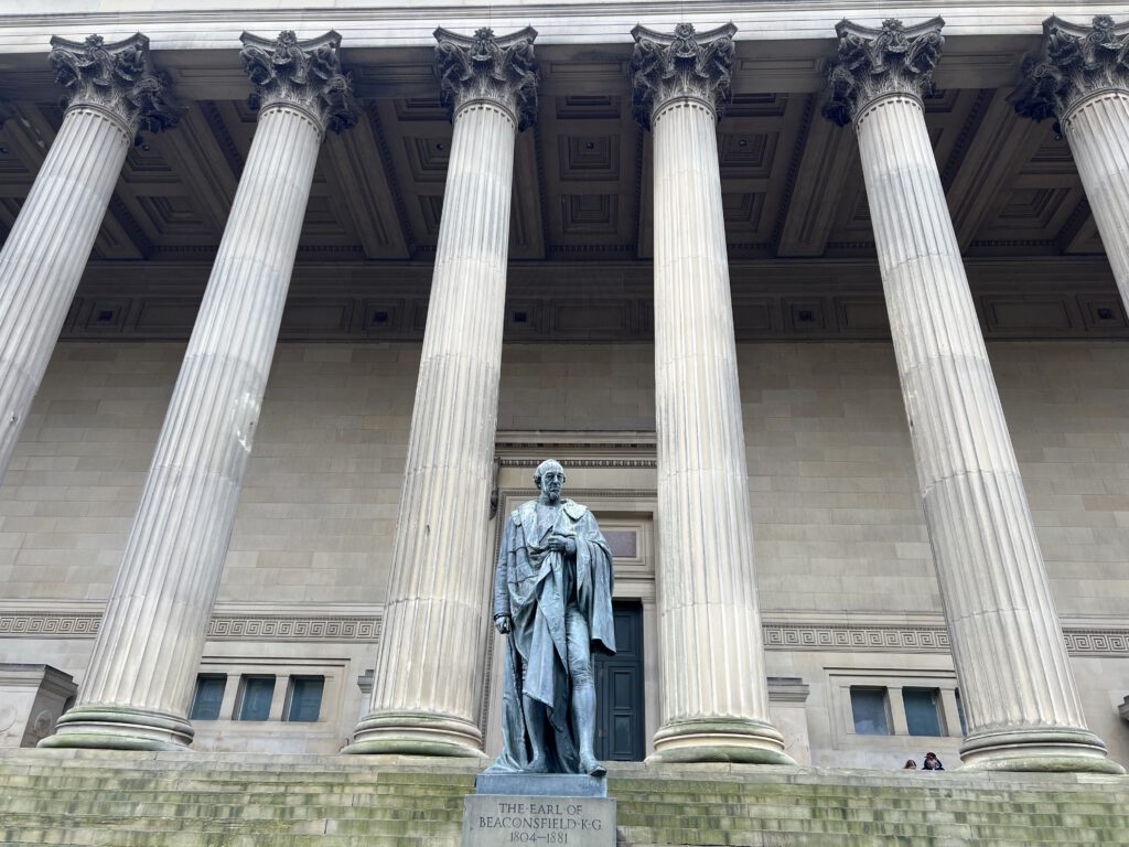 Säulen an der St.-Georgs-Hall