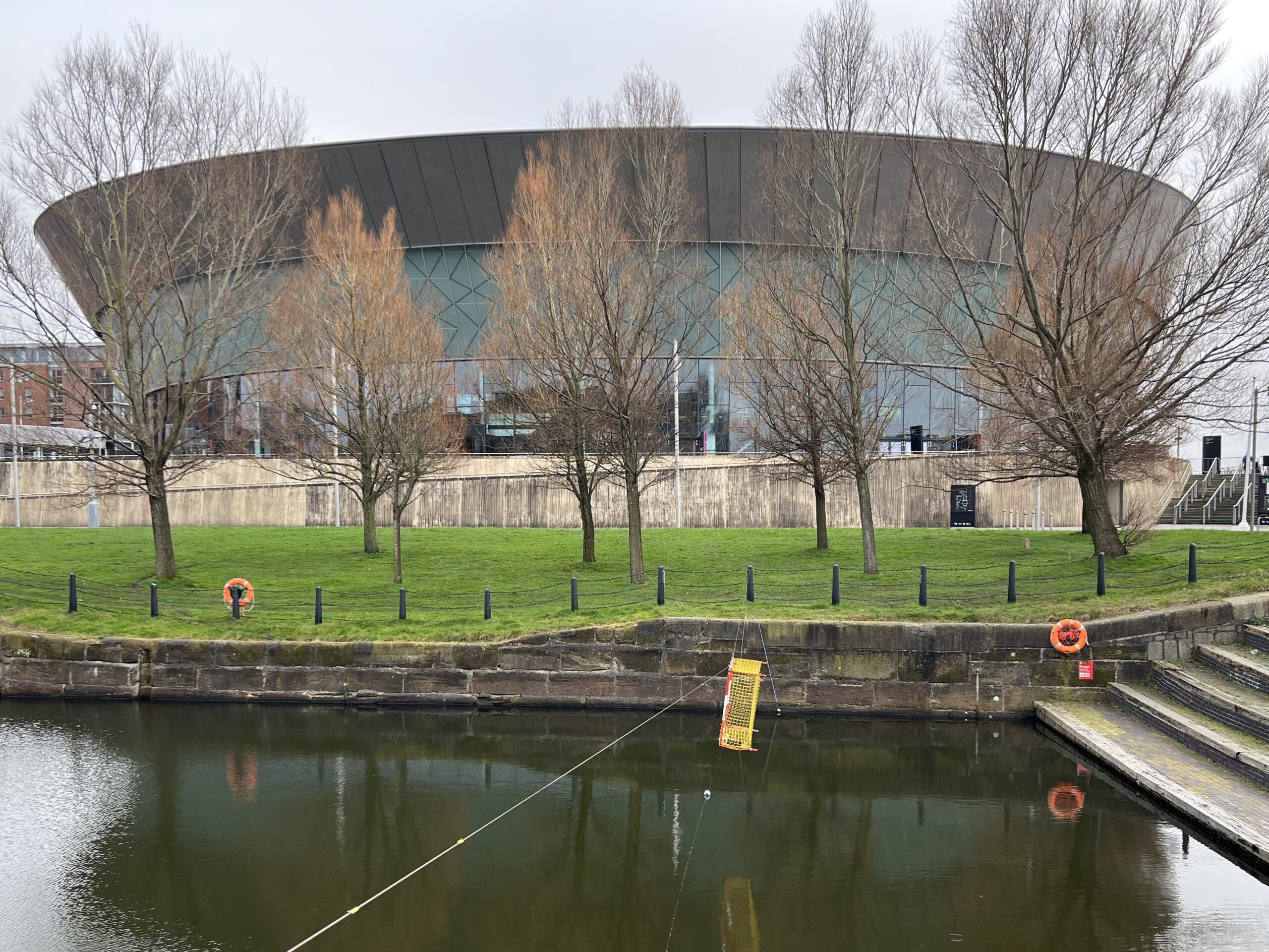 M&S Bank Arena mit Wasserball-Tor
