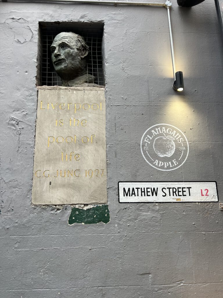 Liverpool ist the pool of Live