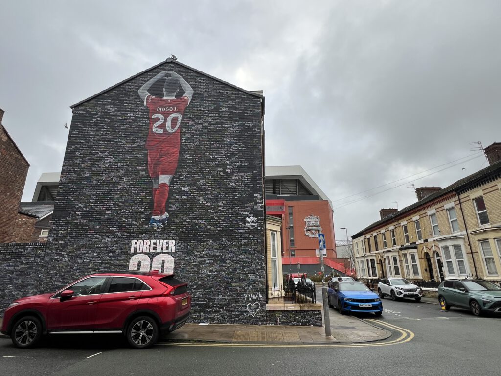 Forever 20 Mural
