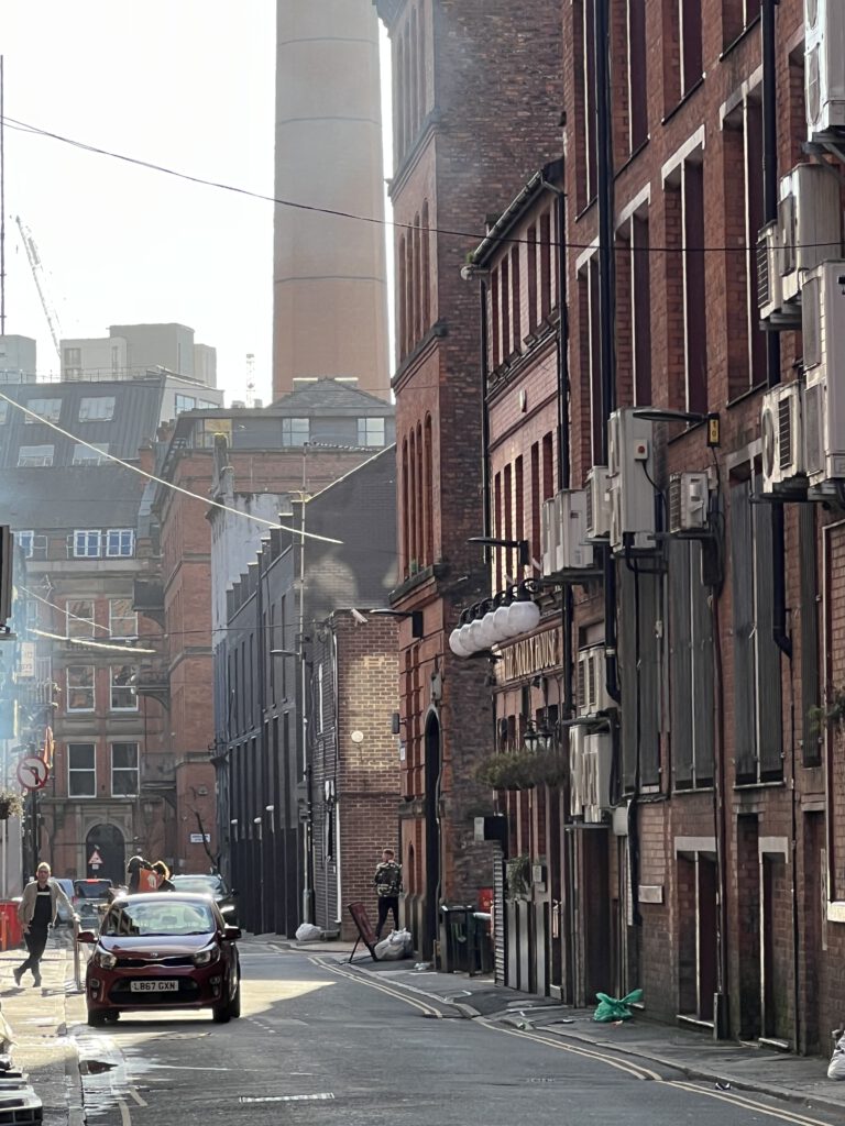 Hinterhof mit Schornstein