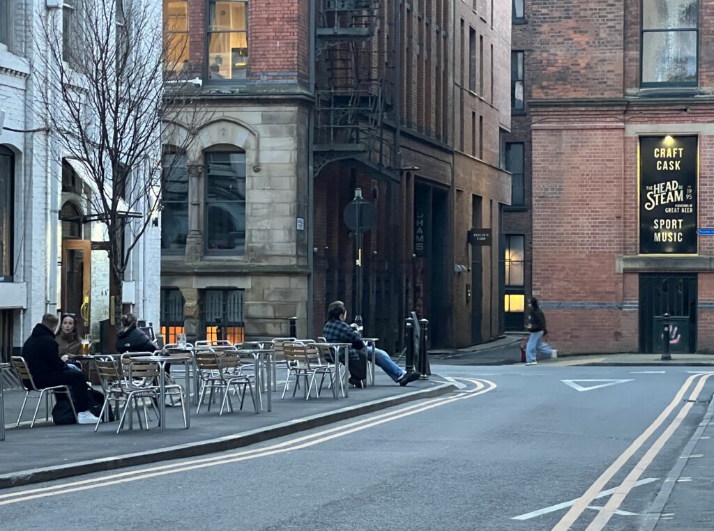 Stühle in der Tariff Street