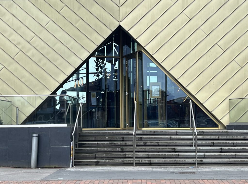 Einganz zu The Alchemist in Salford Quays