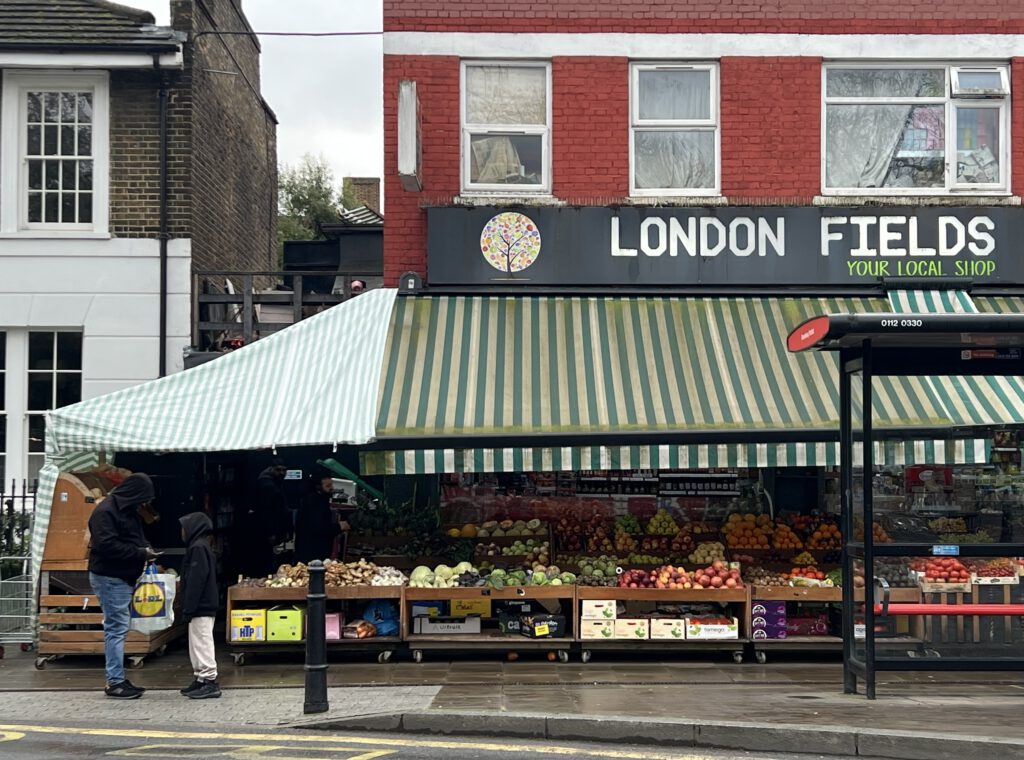 Laden London Fields