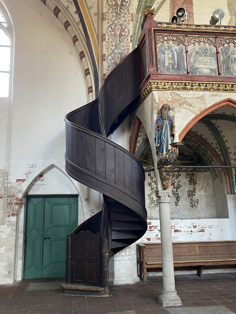 hölzerne Wendeltreppe im Heiligen Geist Hospital