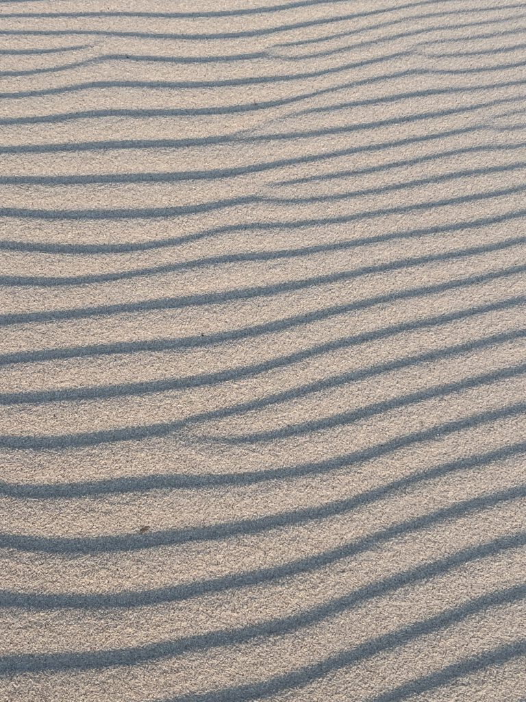Wellen im Sand