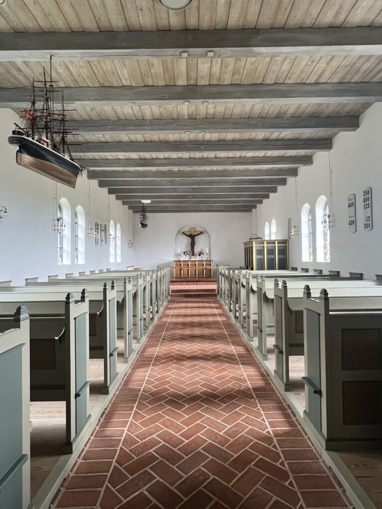 Inneres der Kirche von Haurvig